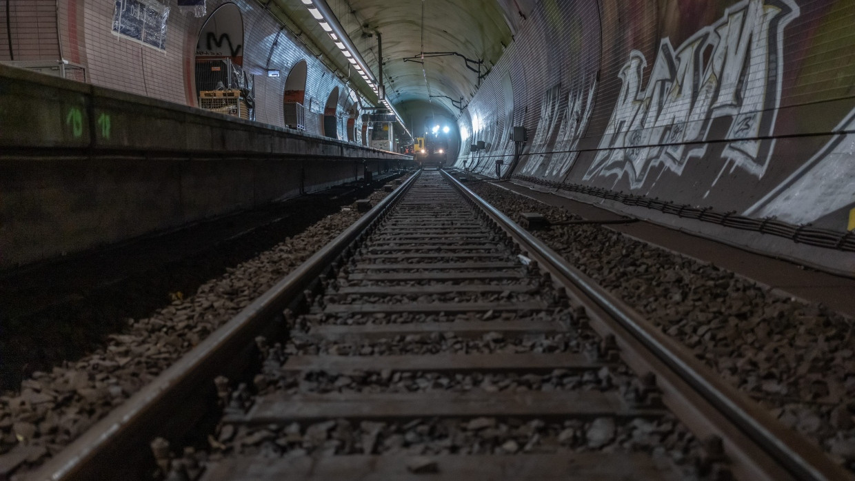 Wichtige Verkehrsachse: Der zentrale Frankfurter S-Bahn-Tunnel wird wegen Bauarbeiten über das Wochenende gesperrt.