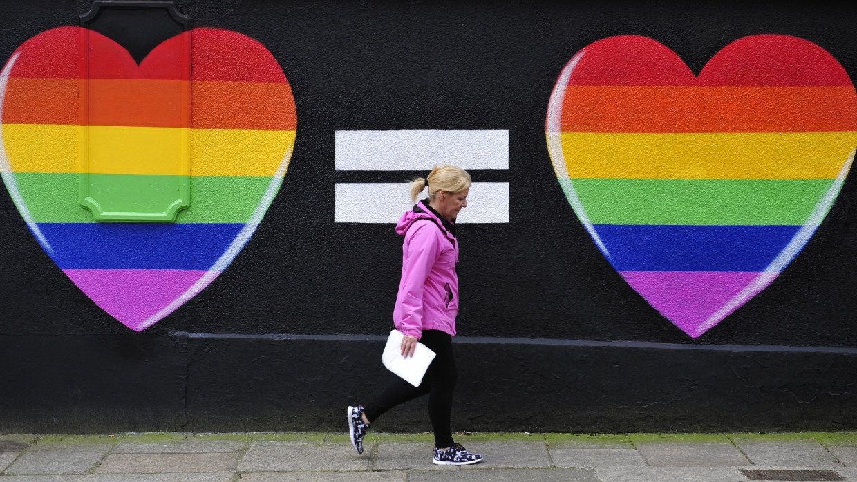 Zeichen für Toleranz: Das Herz in Regenbogenfarben