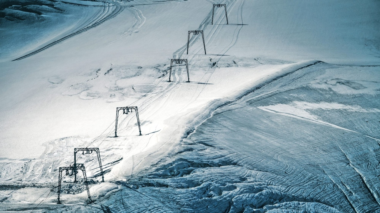 Im Wandel: Auch in einigen Gletscherskigebieten der Alpen braucht man mittlerweile Kunstschnee.