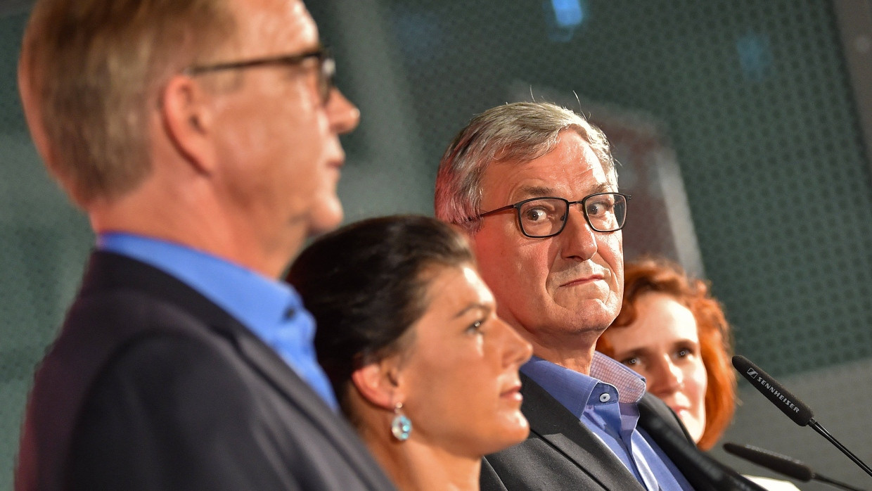 Die Fraktionsvorsitzenden der Partei Die Linke, Dietmar Bartsch (l-r) und Sahra Wagenknecht, und die Bundesvorsitzenden Bernd Riexinger und Katja Kipping im Oktober in Potsdam