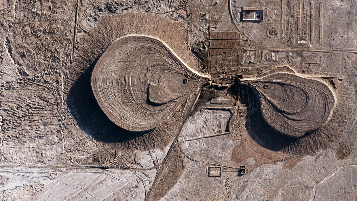 Mit einer Drohne fotografierte Alfredo Thiermann die Salpeter-Bergwerke, die der Hamburger Kaufmann Henry B. Sloman Anfang des 20. Jahrhunderts in der Atacama-Wüste bauen ließ.