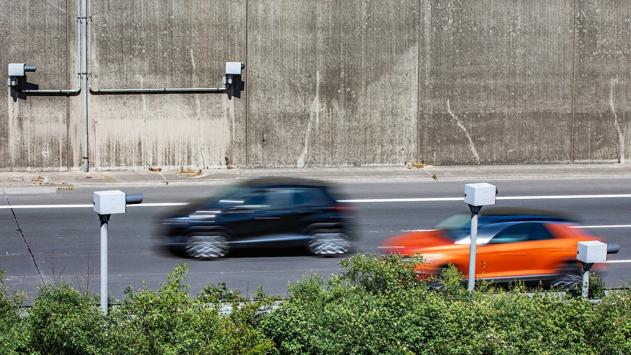 Blitzer auf der Autobahn 44 in Düsseldorf