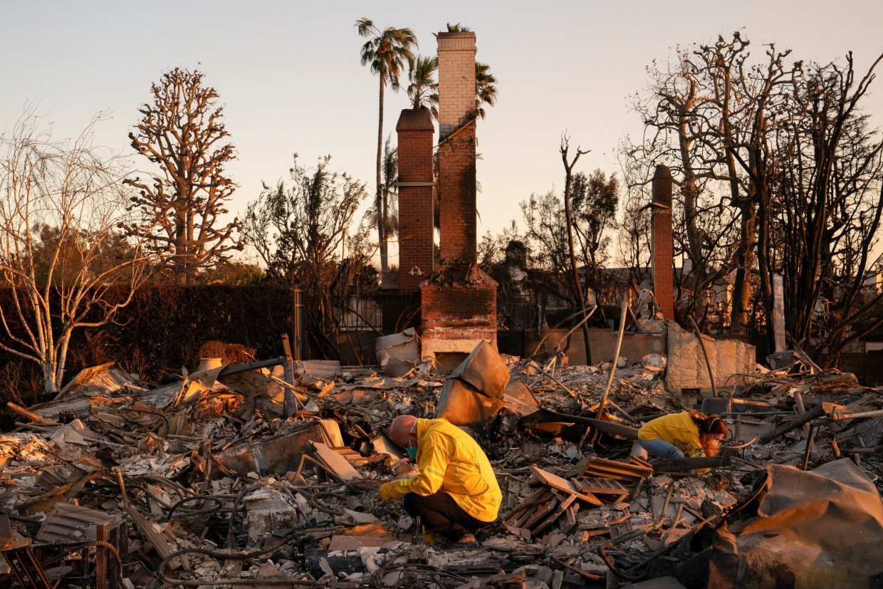 Ein zerstörtes Haus in L.A. – und fassungslose Eigentümer.