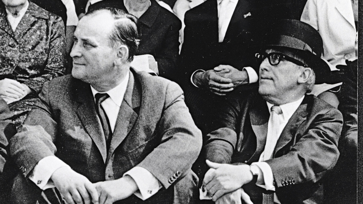 Werner Haftmann (links) und Arnold Bode bei der Eröffnungsfeier der documenta 3 im Jahre 1964