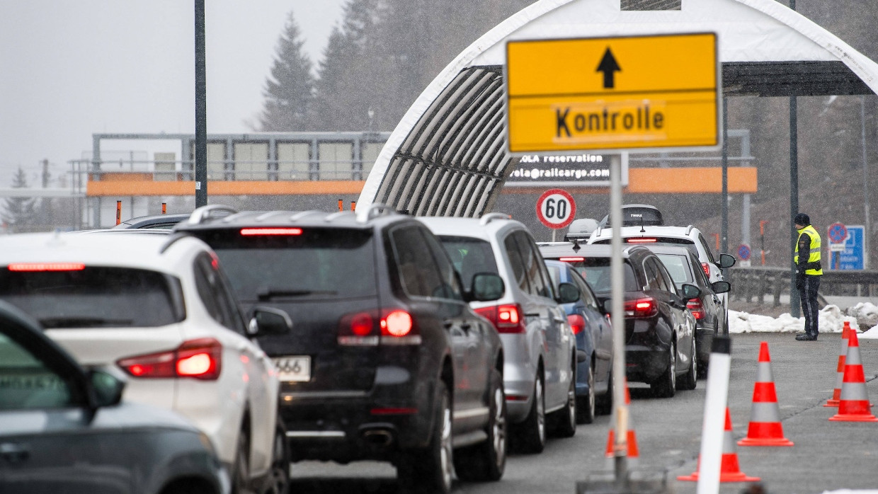 Grenzkontrollen am italienisch-österreichischen Grenzübergang am Brenner