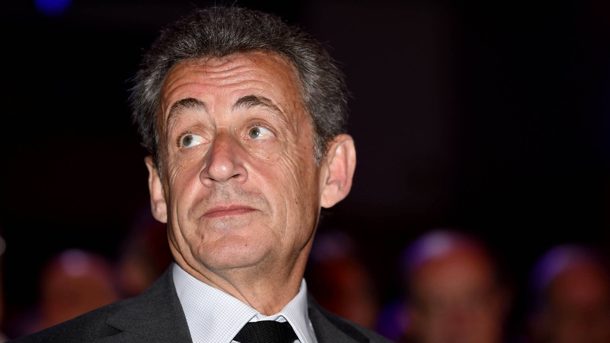 Der Vorwurf gegen ihn lautet „Bestechung“: Der frühere französische Präsident Nicolas Sarkozy muss sich vor Gericht verantworten.