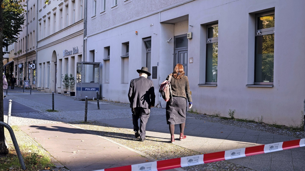 Hinter Flatterband: Die Synagoge in der Brunnenstraße am Mittwoch