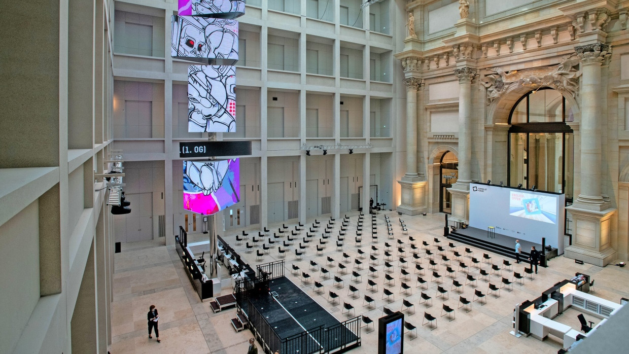 Innen Neorazionalismo, außen Neorazionalismo und dazwischen eine dünne Schicht Barock: Blick in das Foyer des Humboldt-Forums.