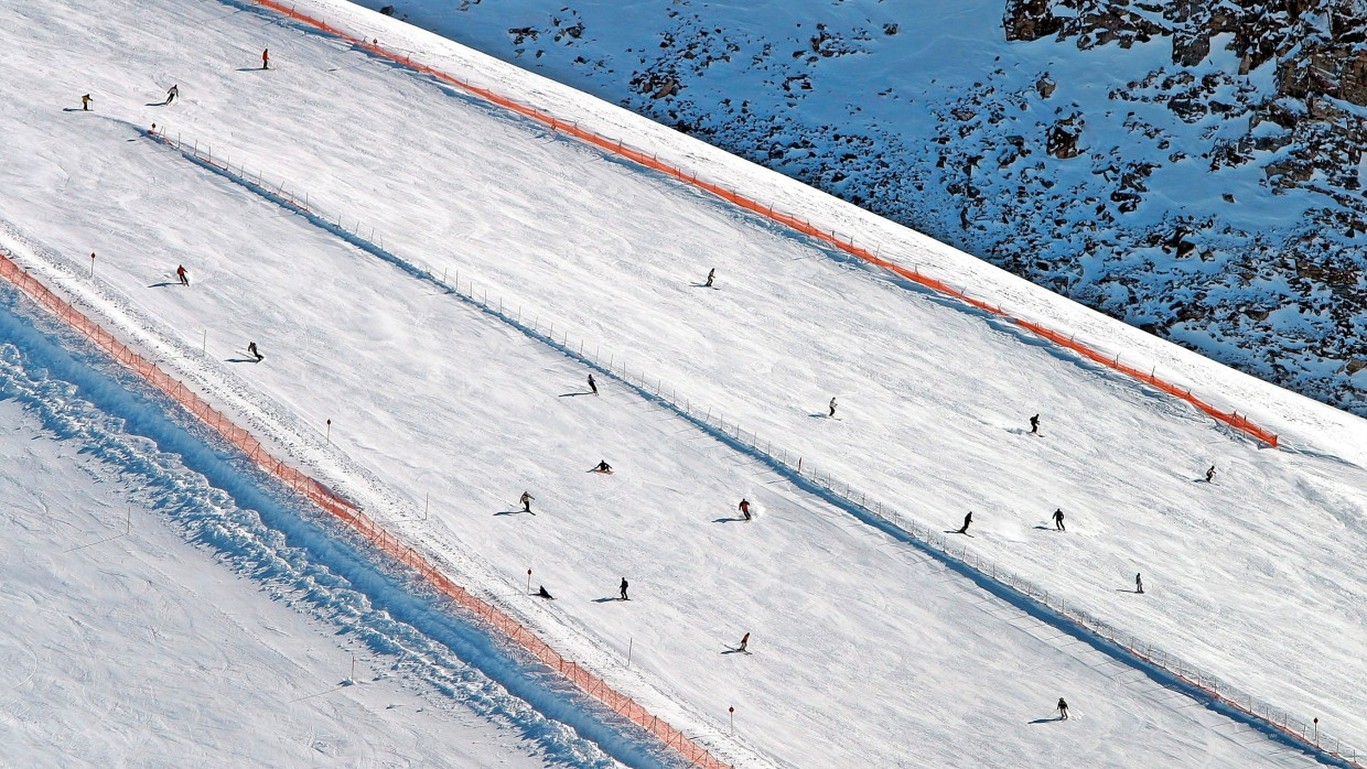 Eingeschlossen auf der Piste: Tuxer Gletscher im Zillertal