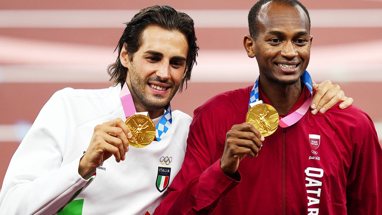 Die Olympiasieger im Hochsprung Gianmarco Tamberi aus Italien (links) und Mutaz Essa Barshim aus Qatar