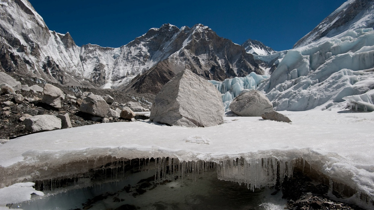 Die Gletscher im Himalaya-Gebirge schmelzen, wie hier der Khumbu-Gletscher.