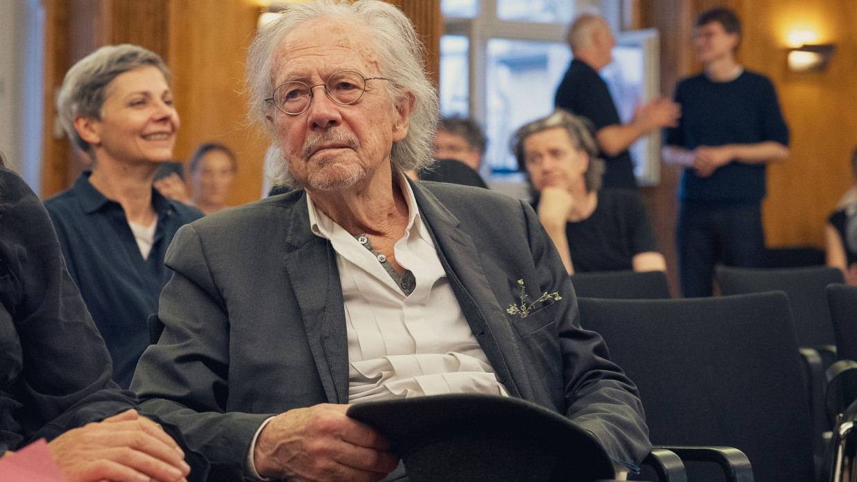 Ganz entspannt vor Publikum: Peter Handke bei seinem Auftritt in Berlin