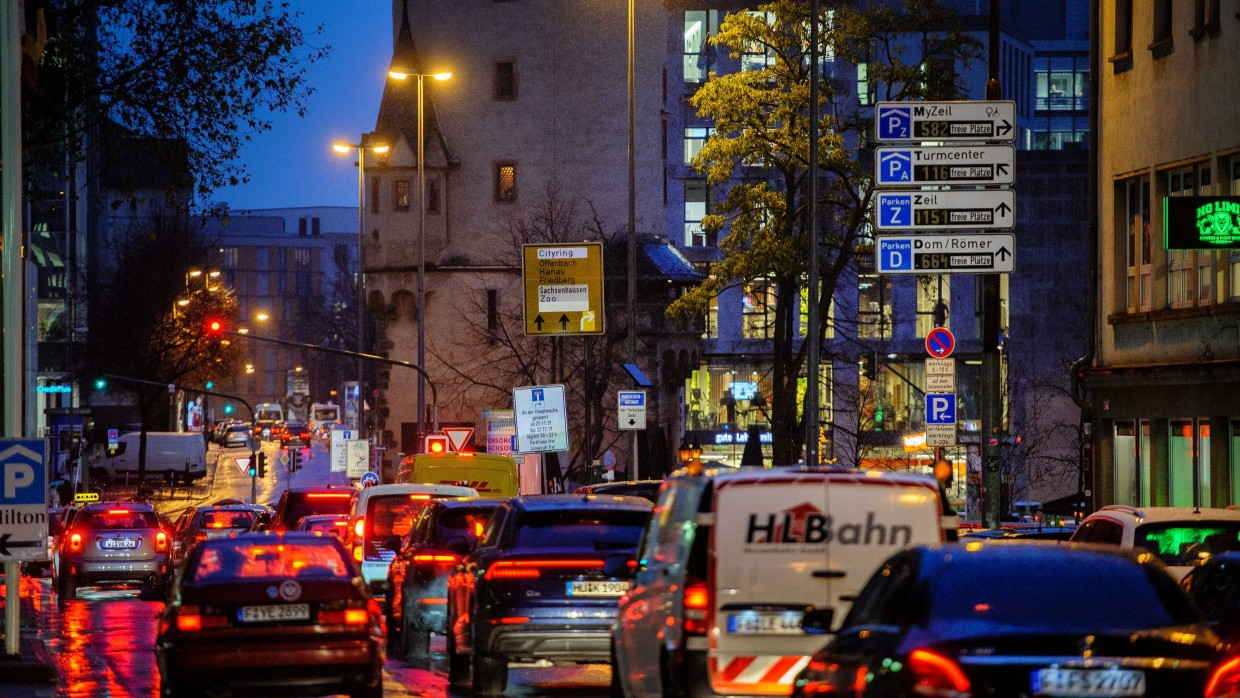 Größter Emitten ist der Verkehr: Durch das Verbrennen fossiler Brennstoffe, insbesondere von Dieselkraftstoff entstehen Luftschadstoffe wie Stickoxid