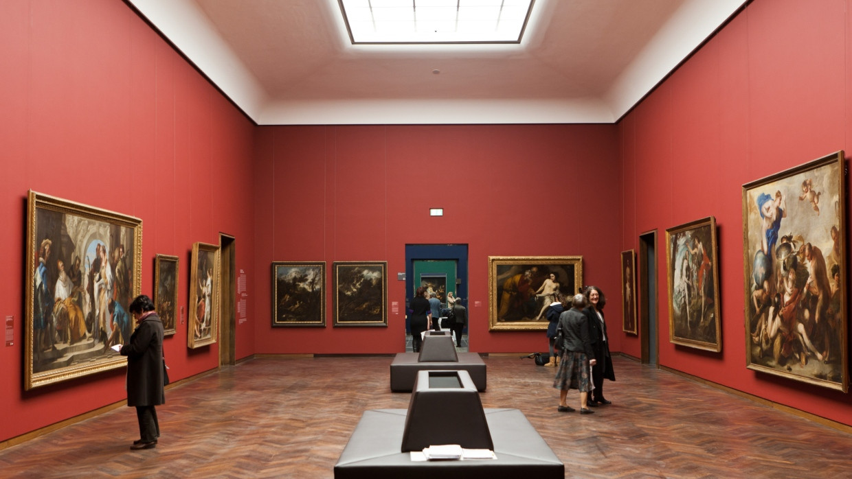 Besucher im roten Saal des Frankfurter Städel-Museums