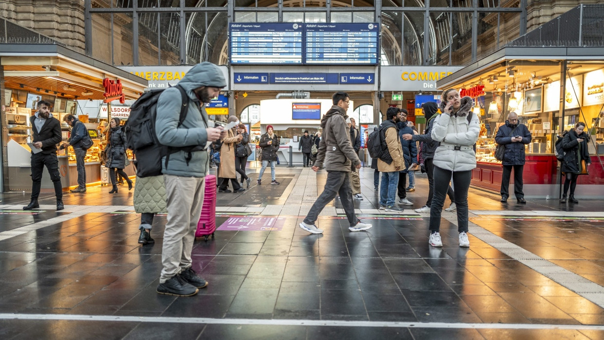 Streik am Frankfurter Hauptbahnhof: Blick auf die Anzeigetafel