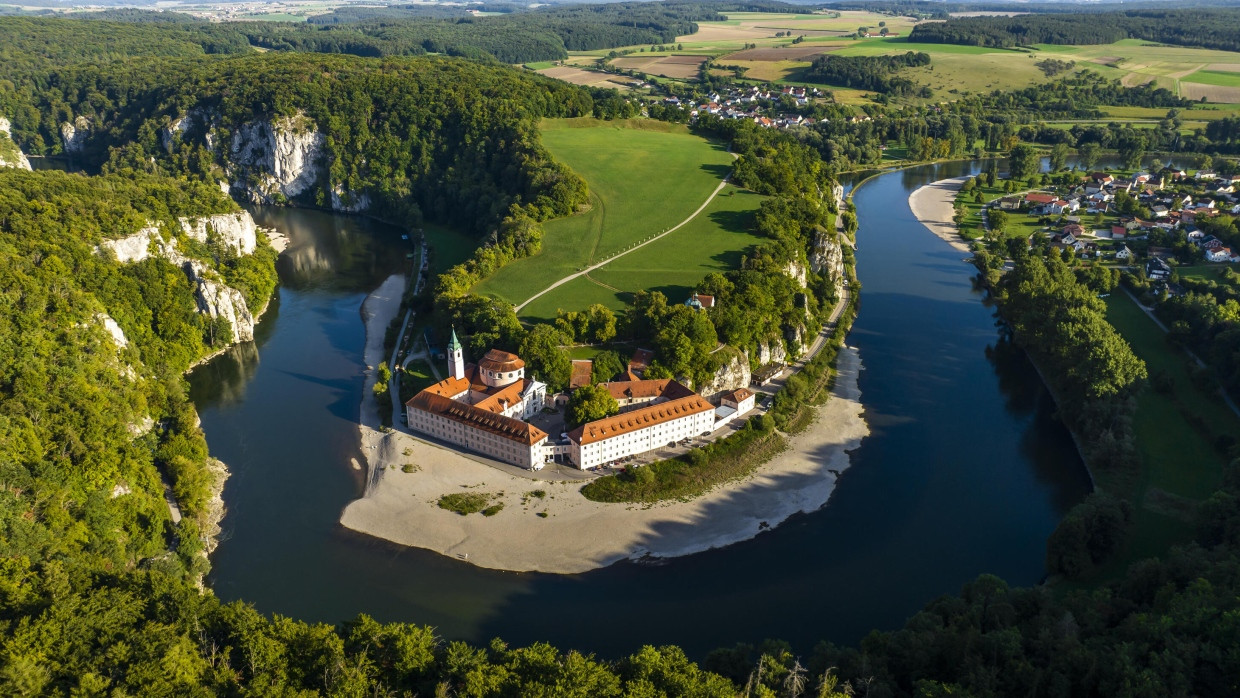 In der Donauschleife: Weltenburg, das Pfarrdorf in Kelheim.