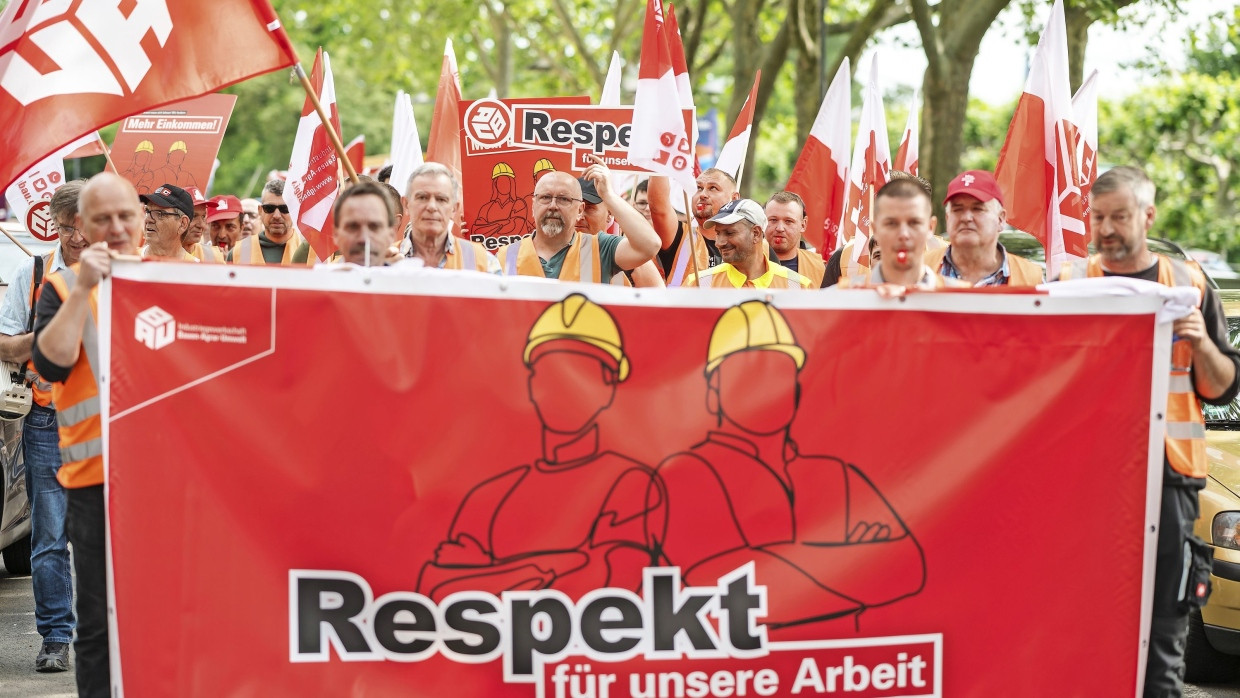 Lautstark: Abmarsch zum Protestzug der IG Bau in Frankfurt