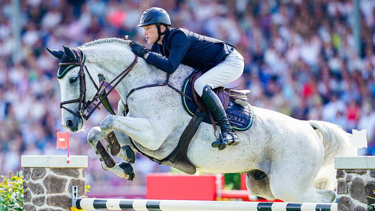 Springreiter Sven Schlüsselburg beim CHIO im Juli 2019 (Archivbild).