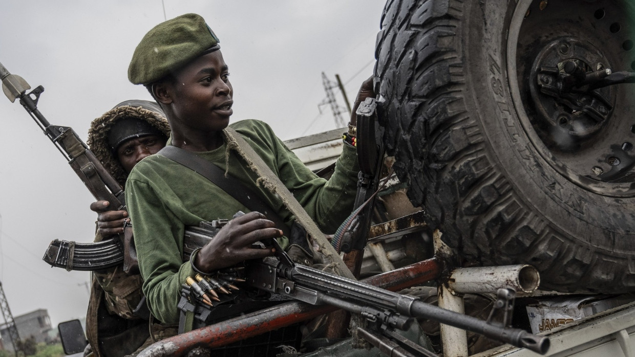 Kongolesische Soldaten am Rand der Stadt Goma