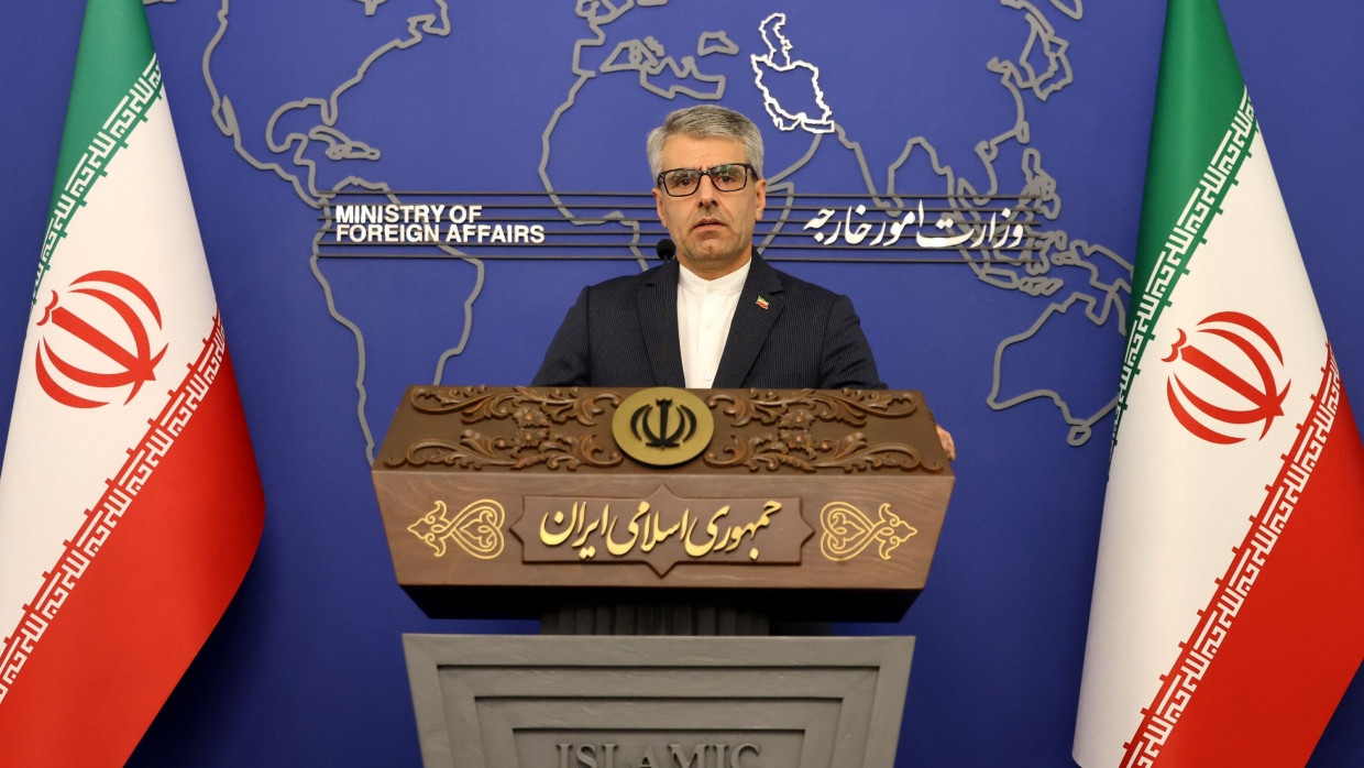 Der iranische Außenministeriumssprecher Esmaeil Baghaei bei einer Pressekonferenz in Teheran