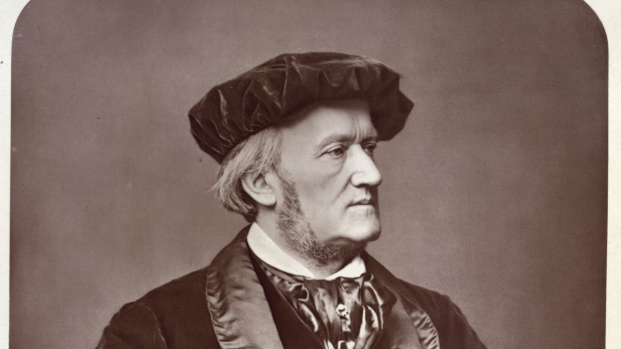 Immer mit „altdeutschem“ Samtbarett: Richard Wagner, hier fotografiert von Franz Hanfstaengl in München 1871.