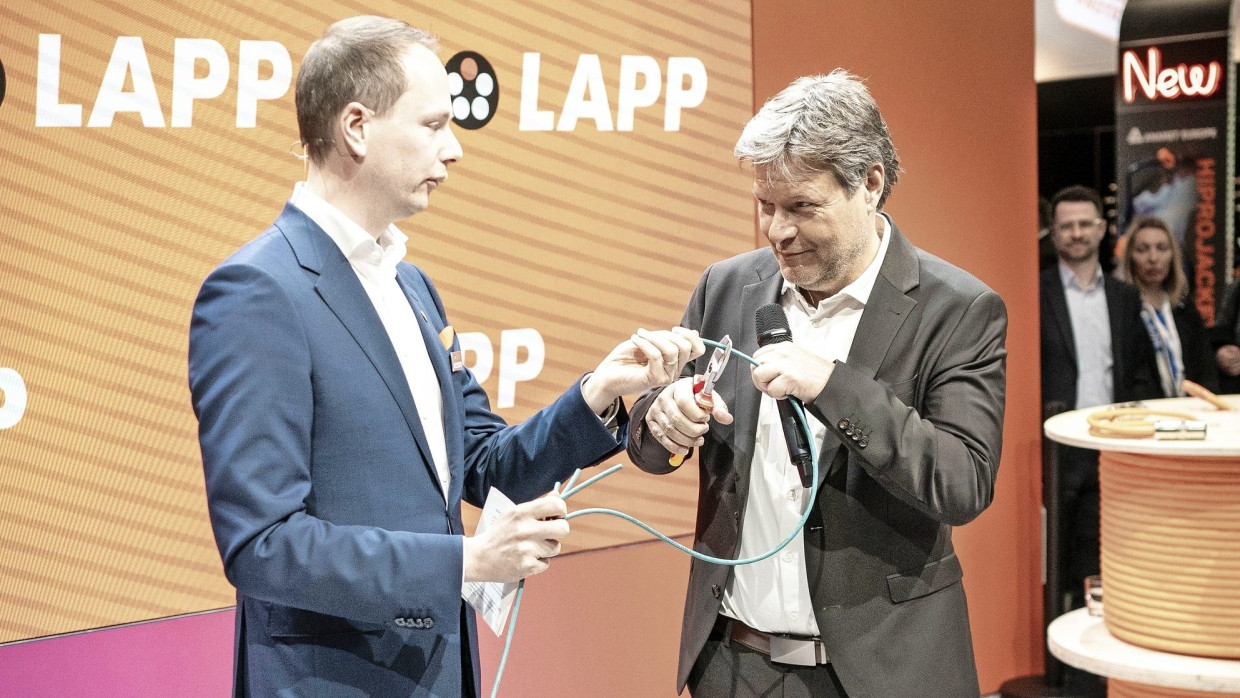 Kleinlauter Minister: Robert Habeck (rechts) mit Matthias Lapp.