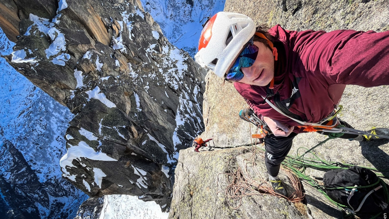 Luftiges Selfie: Michael Wohlleben (oben) und Lukas Hinterberger bei der ersten Winter-Trilogie am 2985 Meter hohen Salbitschijen in der Schweiz