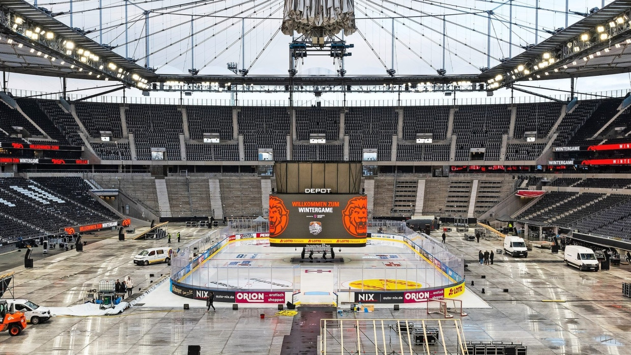 Eis statt Rasen, Puck statt Ball: Das Frankfurter Stadion wird für einen Tag zur Eishockey-Arena.