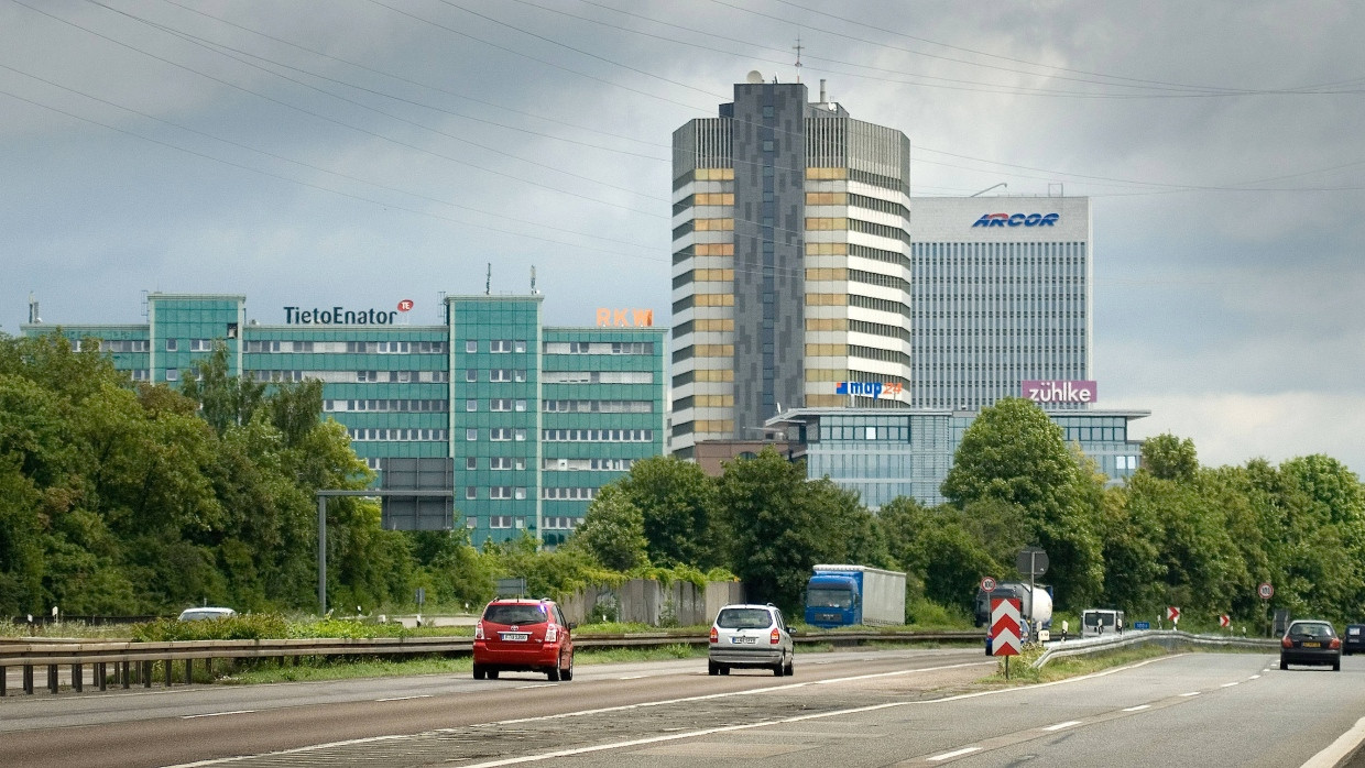 Wachstumsgeschichte: Die Eschborner „Skyline“ entstand nach dem neuen Rathaus und der „kleinen Ortsumgehung“ Rödelheimer Straße.