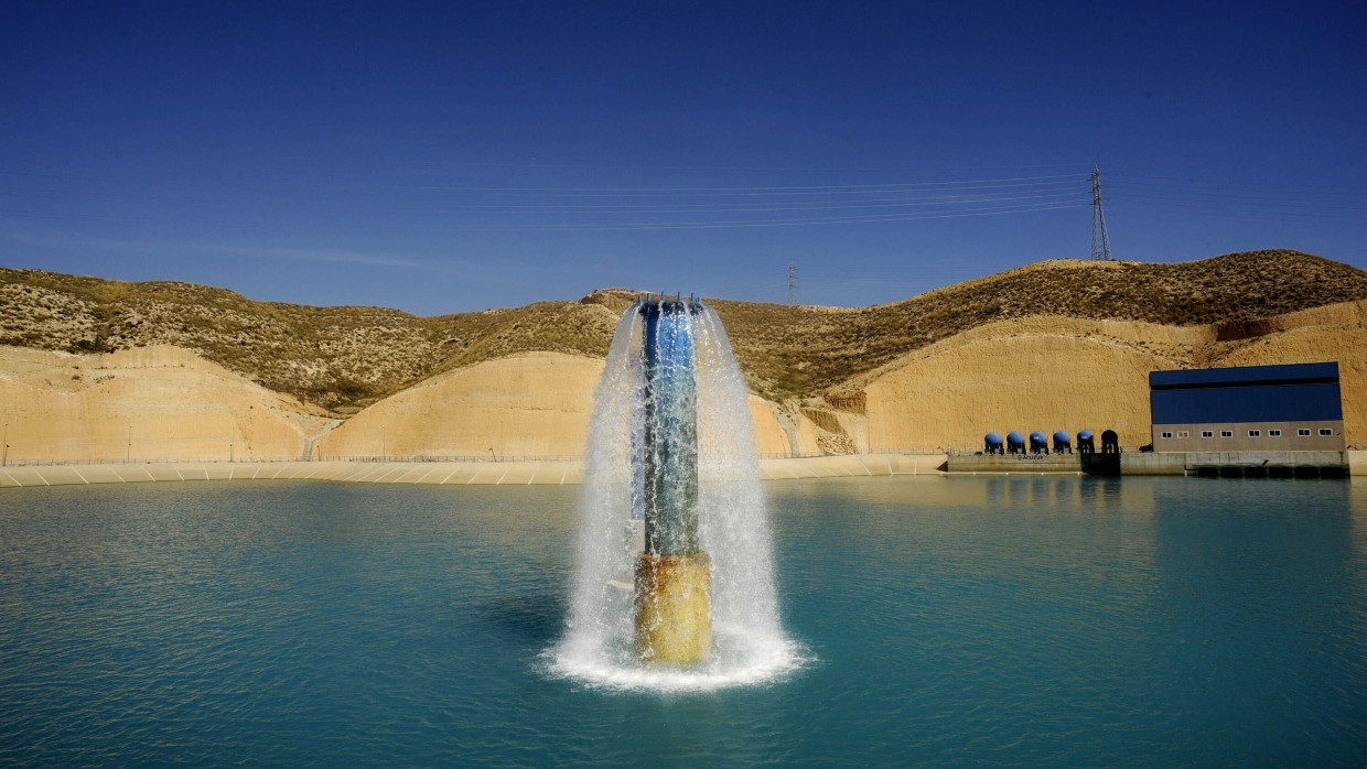 Sprudelndes Trinkwasser: In einer Entsalzungsanlage im spanischen Almeira wird das Meerwasser genießbar gemacht.