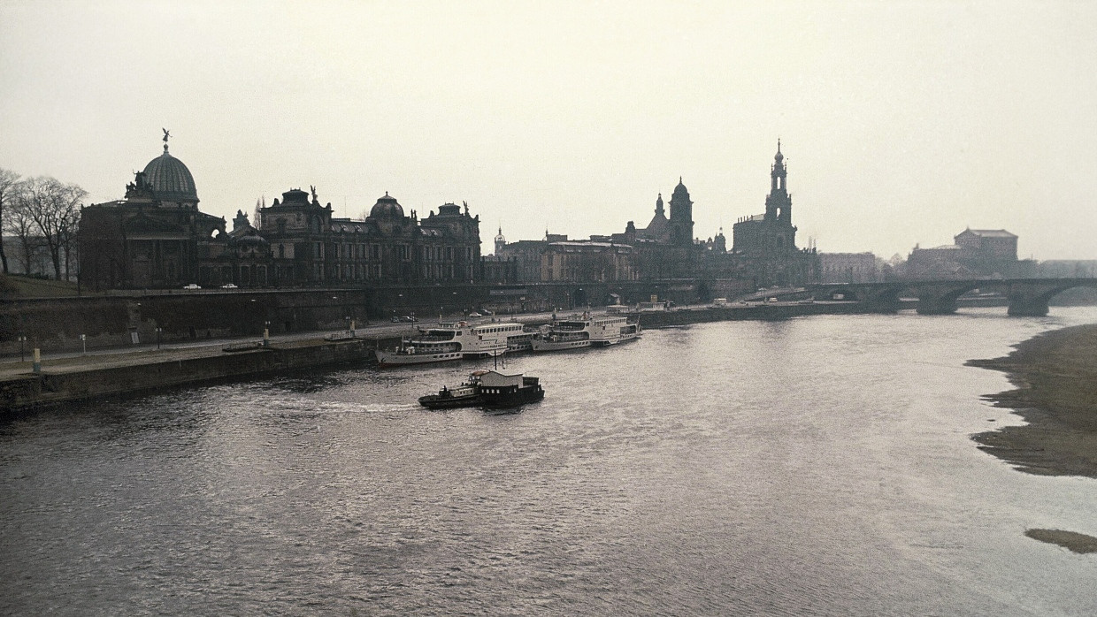 Zu DDR-Zeiten nicht gerade ein Baderevier: die Elbe bei Dresden