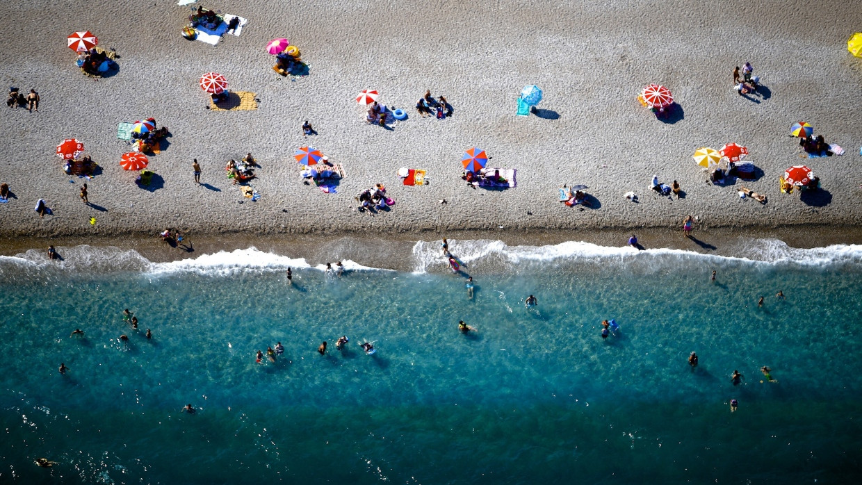 Endlich Urlaub: Strandabschnitt in der Türkei  nahe Antalya