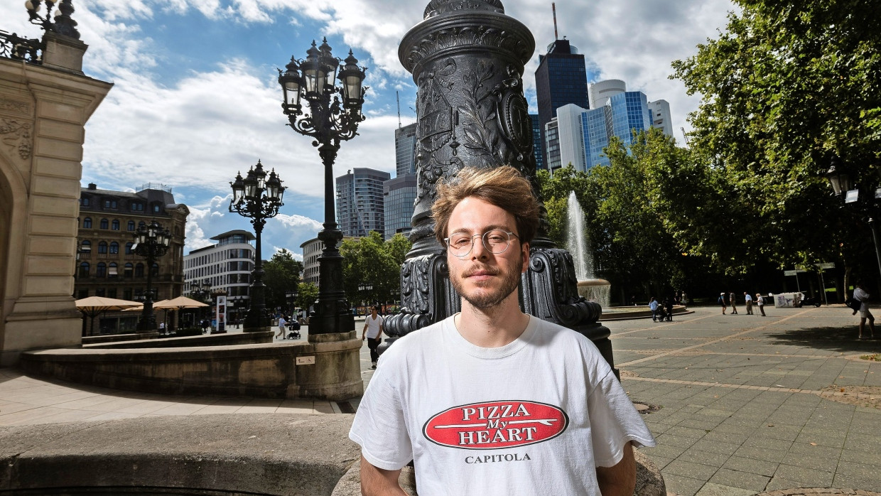 Ein guter Ort, um dem Leben nachzuspüren: Marco Ott auf dem Frankfurter Opernplatz