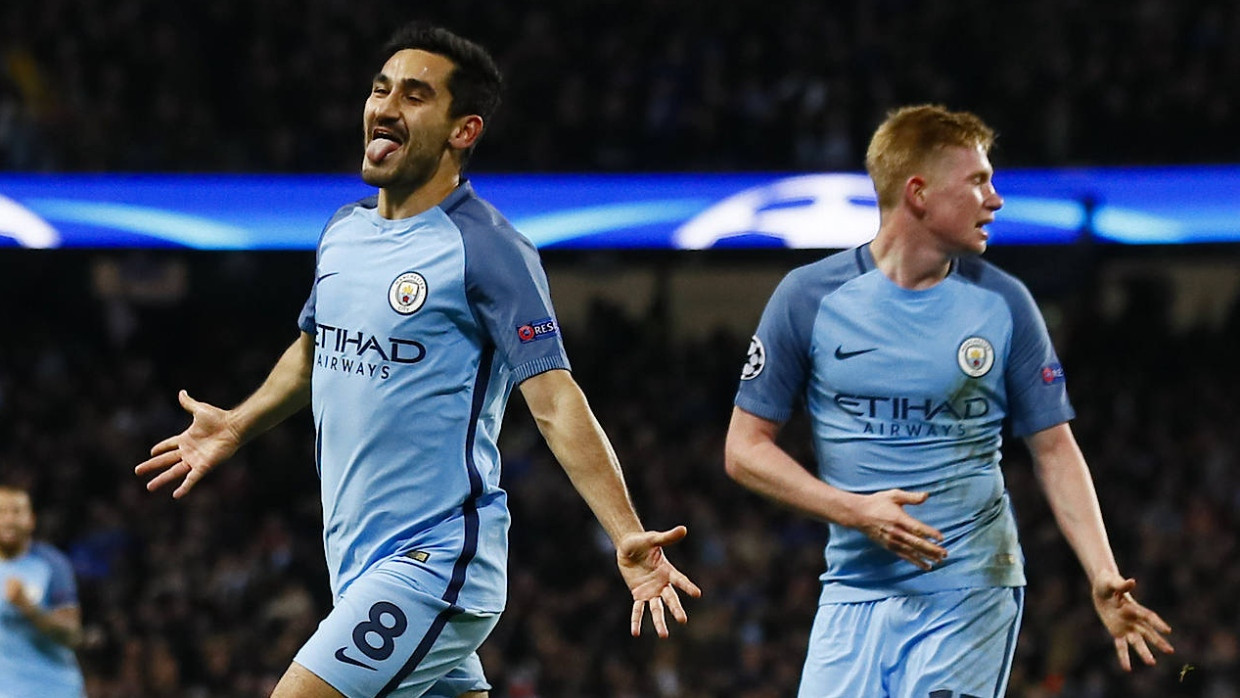 Catch me if you can: Ilkay Gündogan läuft nach seinem zweiten Treffer für ManCity allen auf und davon