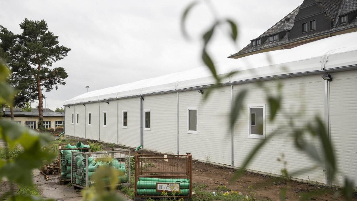 Die ehemaligen Ray Barracks: Hier ist eine neue Erstaufnahmeeinrichtung für Geflüchtete entstanden.