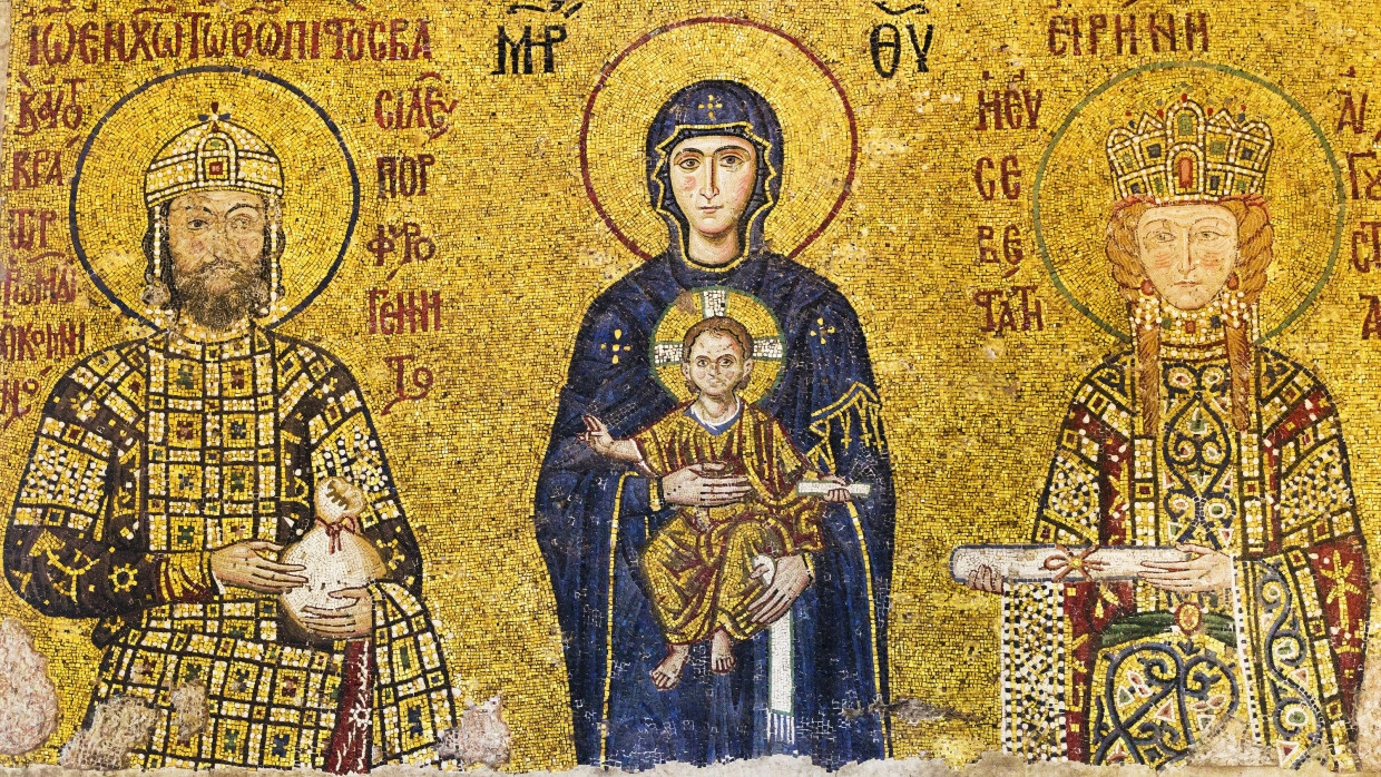 Goldglanz und Machtanspruch: Kaiser Johannes II. und seine Gattin Irene mit der Muttergottes und dem Jesusknaben auf einem Mosaik in der Hagia Sophia