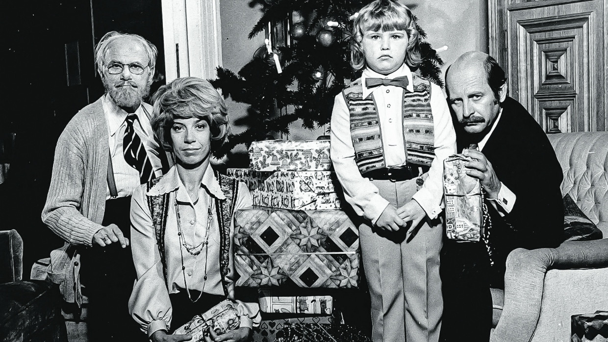 Legendär: Weihnachten bei Hoppenstedts, Radio Bremen, 1978, Loriot mit Evelyn Hamann, Katja Bogdanski und Heinz Meier (von links).