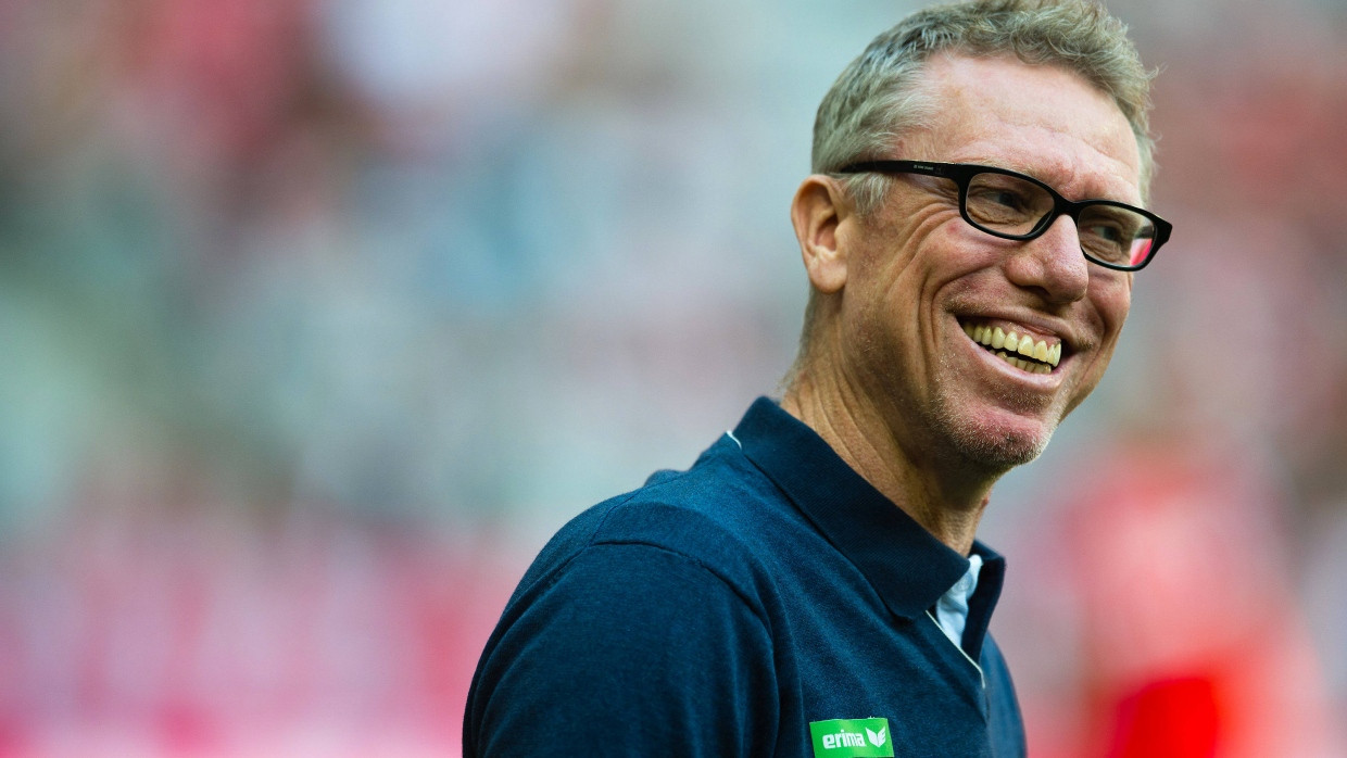 Der Kölner Trainer Peter Stöger: „Wir wollen dort gewinnen, sonst brauchten wir gar nicht hinzufliegen.“