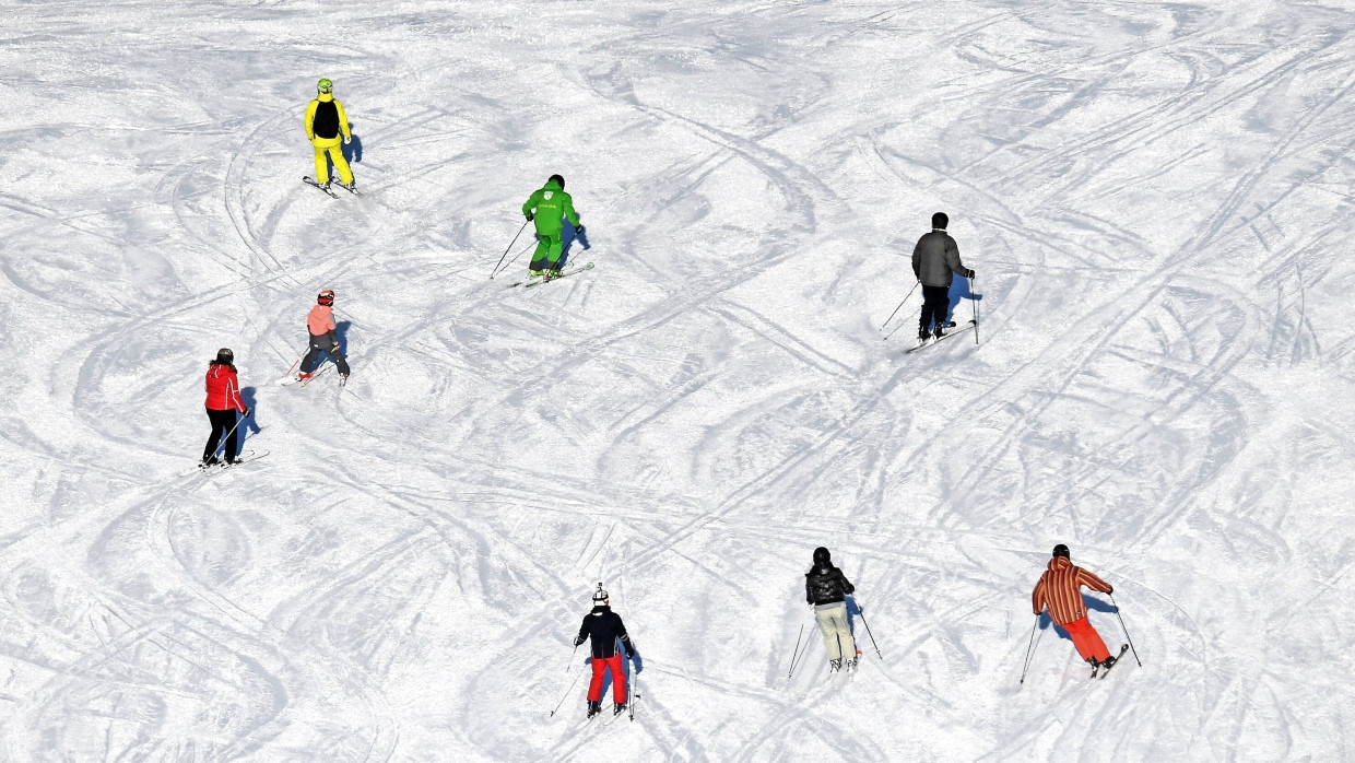 Skifahren in Zeiten der ­Schnitzelpanik: Die Gletscherskigebiete in Österreich haben bereits geöffnet. Die ­tiefer gelegenen sollen in den ­nächsten Wochen folgen. Vielleicht aber auch nicht.