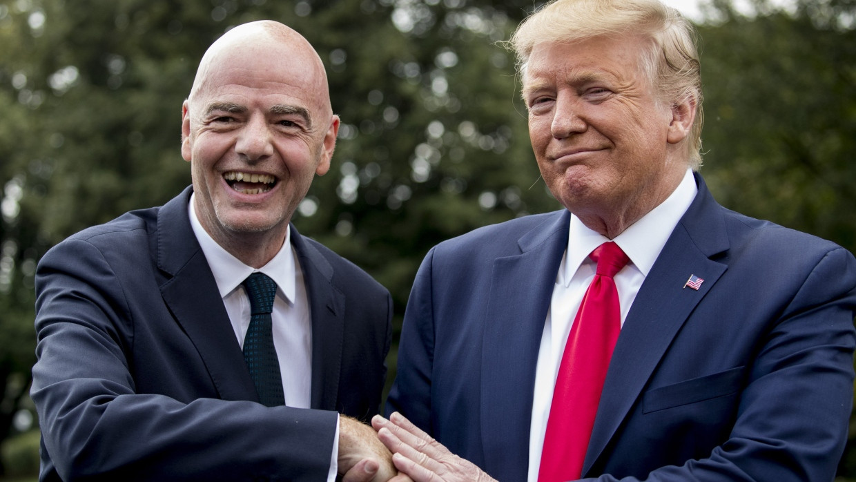 Hand drauf: Gianni Infantino (links) und Donald Trump, hier 2019