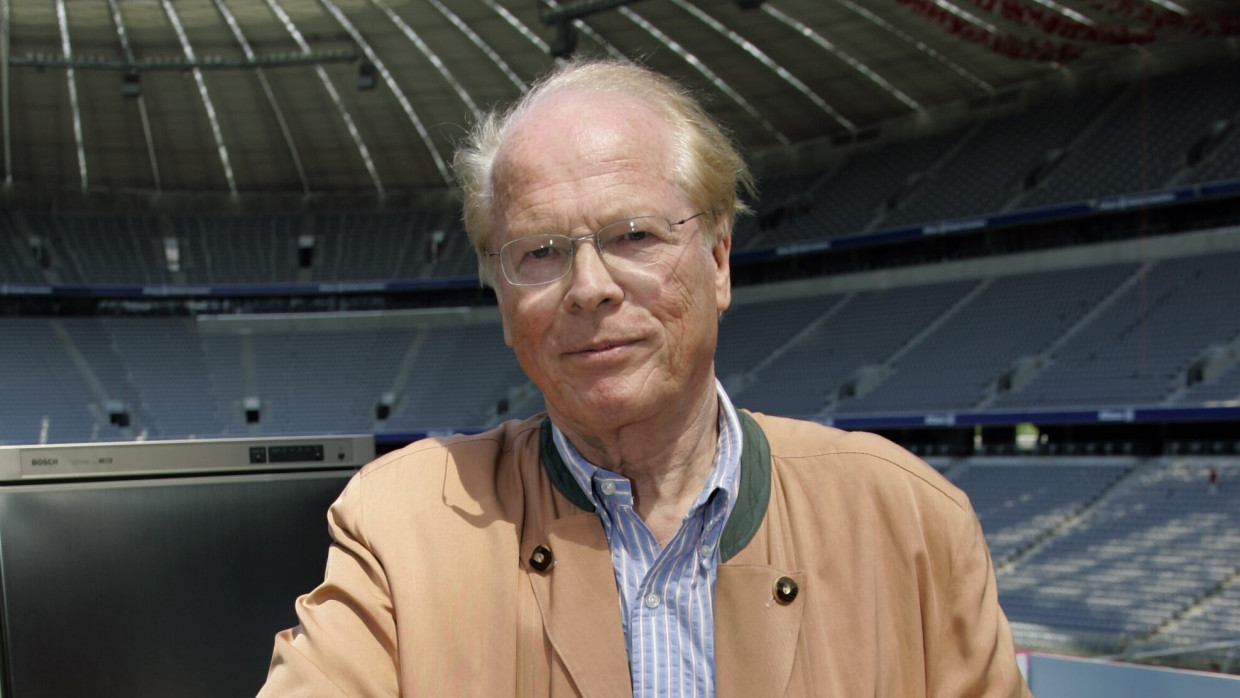 Er ließ auch sprachlich gerne die Korken knallen: Manfred Kohnke, aufgenommen am Rande der Hobbykoch-Weltmeisterschaft am 12. Mai 2006 in der Allianz-Arena in München.