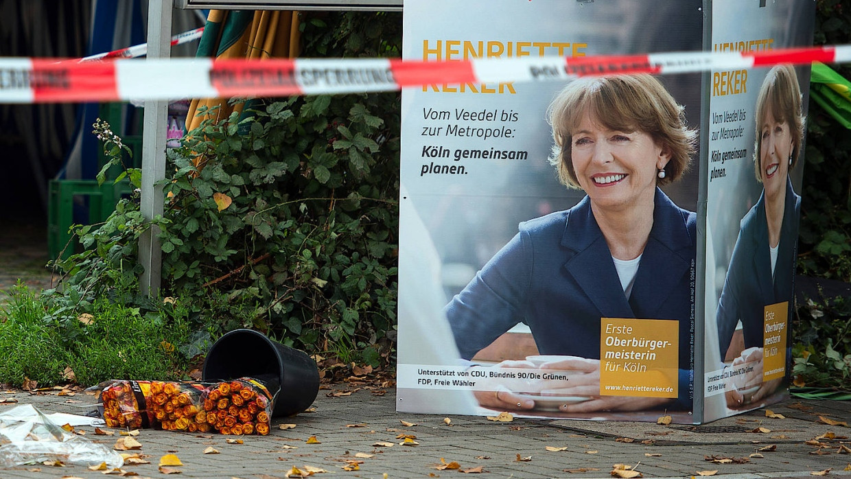 Knapp mit dem Leben davongekommen: An dieser Stelle wurde die Kölner Oberbürgermeisterin Henriette Reker bei einer Wahlkampfveranstaltung 2015 mit einem Messer attackiert.