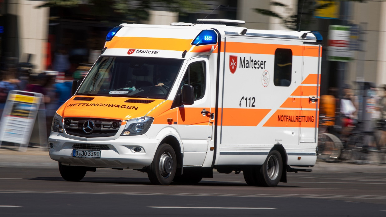 Immer öfter muss der Rettungsdienst zu Menschen fahren, die an den Folgen von Hitze leiden.