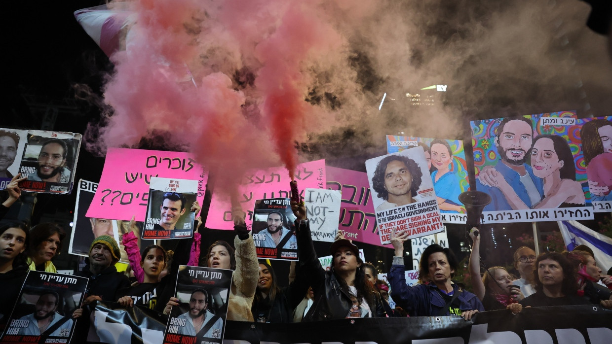 Eine Demonstration von Geiselangehörigen in Tel Aviv am 30. November 2024