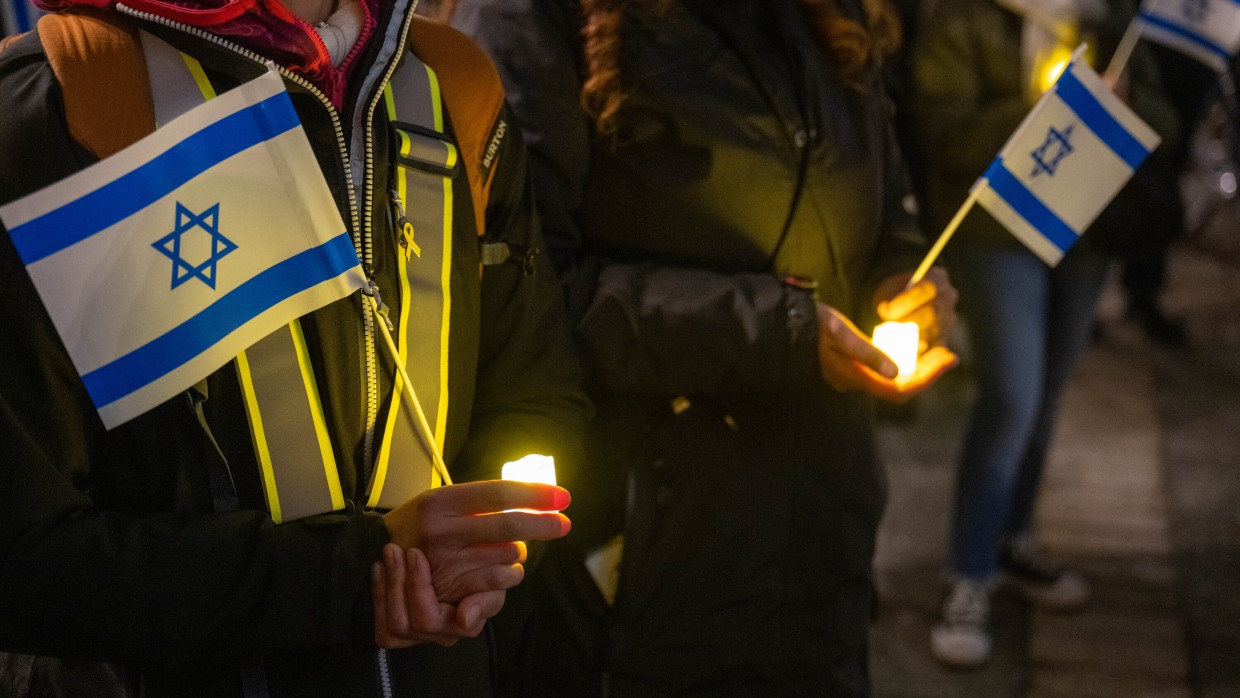 Gedenken an die Opfer: Auf dem Opernplatz wird an die Menschen erinnert, die am 7. Oktober 2023 von den Hamas ermordet wurden.