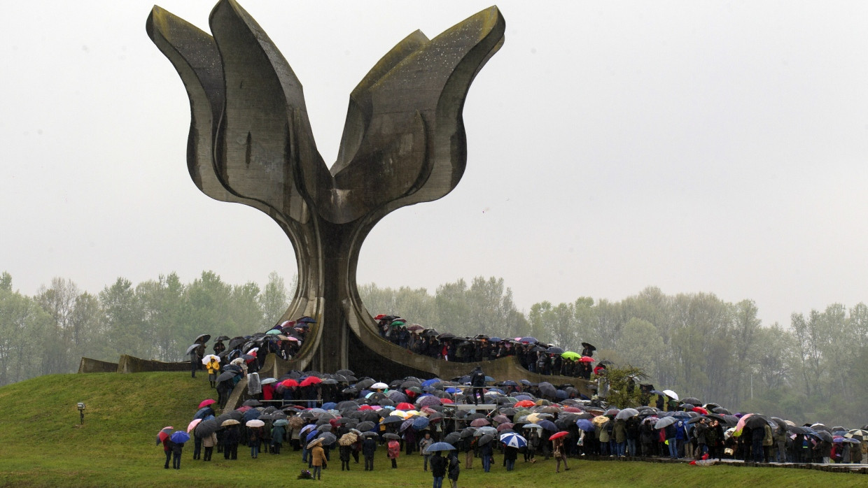 Das Mahnmal für Zehntausende Ermordete im Konzentrationslager Jasenovac in Kroatien