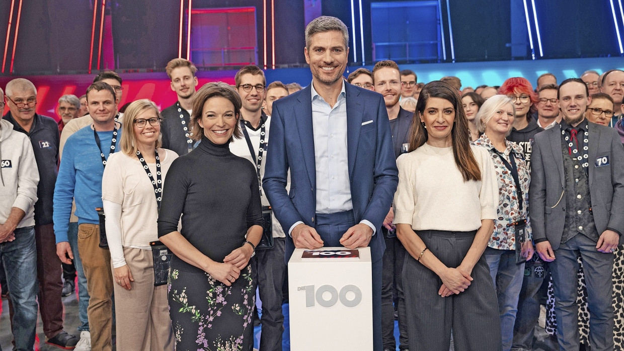 Anna Planken, Ingo Zamperoni und Linda Zervakis (v.l.) führten durch die platte Politshow „Die 100“ des NDR.