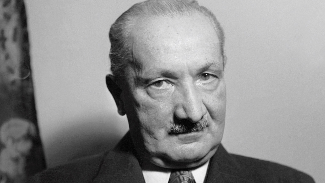 Ich und Hölderlin und Anaximander: Martin Heidegger auf einer Fotografie aus späteren Jahren