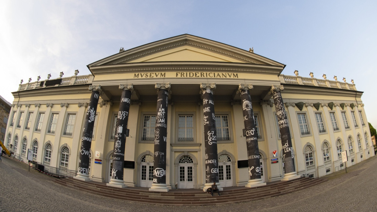 Weltkunstschau in der Krise: das Fridericianum in Kassel, zentraler Ausstellungsraum der Documenta