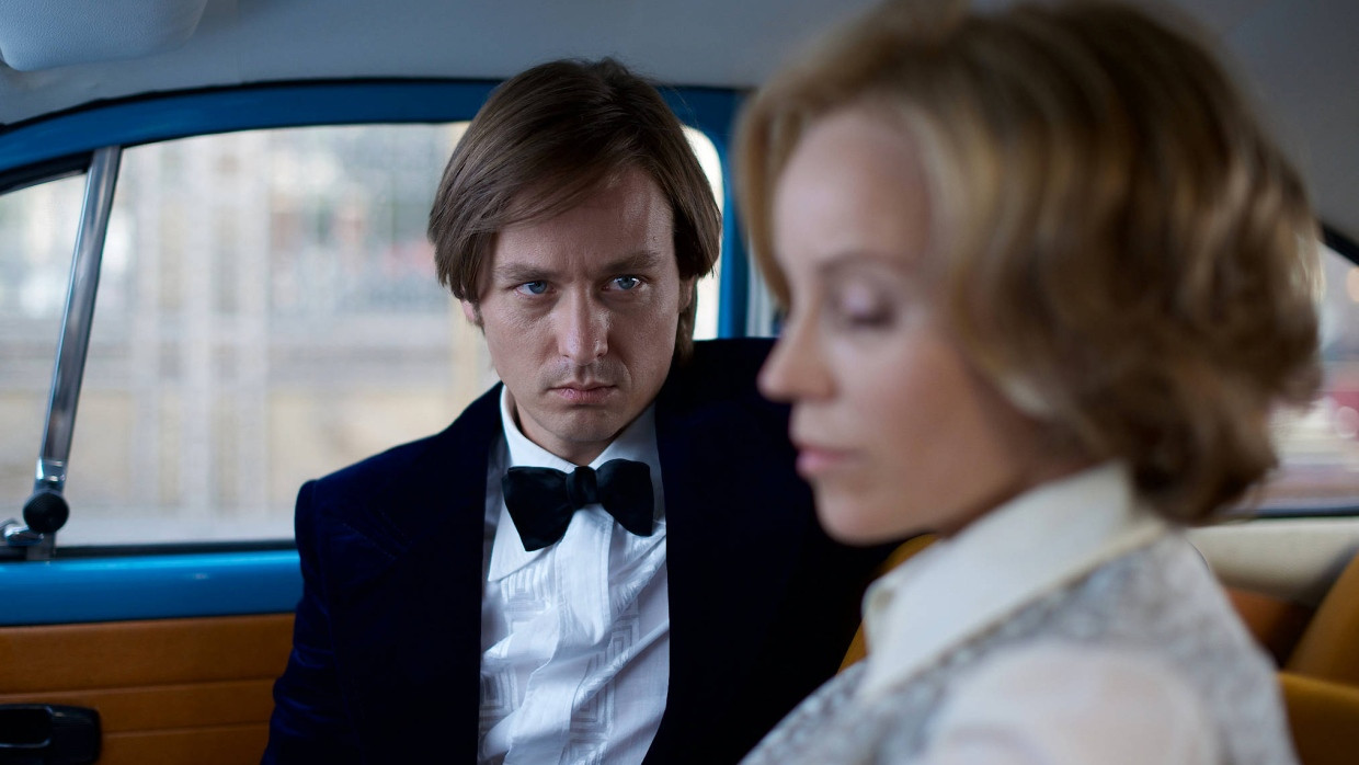 Stasi-Romeo im Einsatz: Lars Weber (Tom Schilling) hat Lauren Faber (Sofia Helin) im Visier. Er will von ihr nur das eine – Geheimnisverrat.